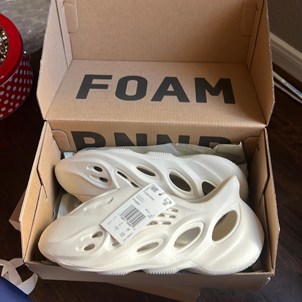 Yeezy Foam Runners - NEVER WORN